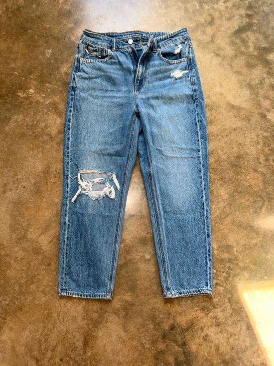 American Eagle Outfitters Denim - American Eagle Mom Straight Jean - Size 6 Short